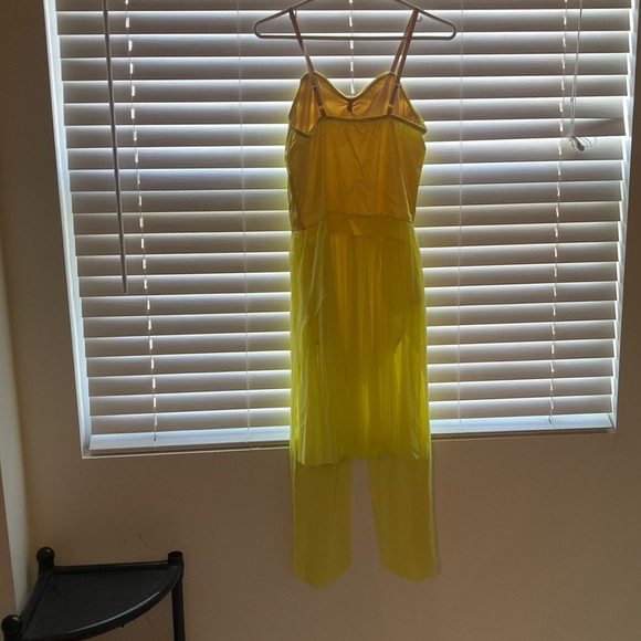 Yellow soft flow like ballerina dress with multiple layers of differing lengths - Picture 3 of 9